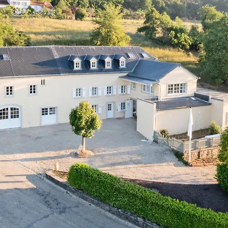 Hazelnut House - Luxembourg's Secret Small * Girsterklaus